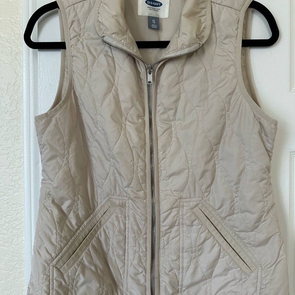 Old Navy Women's Beige Quilted Vest